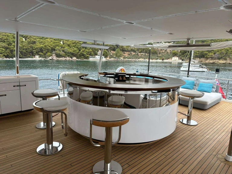Boat rental Azimut PURA VIDA in Greece on Samboat