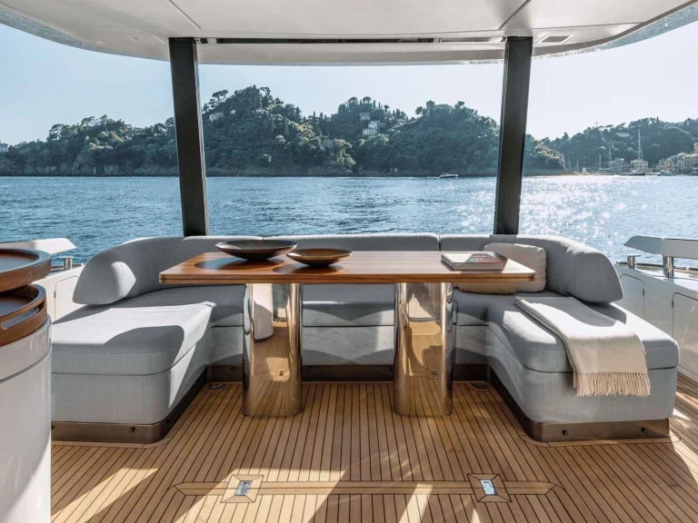 Azimut AGLAYA in Zadar on SamBoat