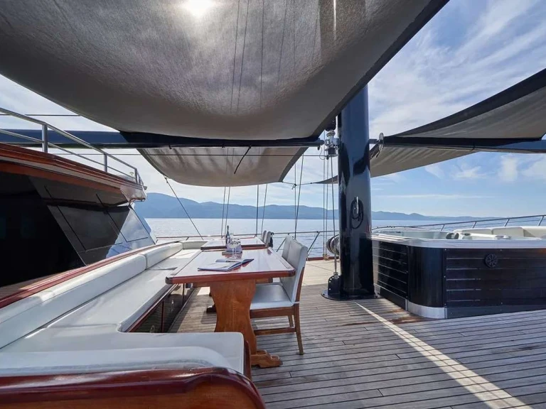 Luxury Yacht rental with or without captain Custom Split