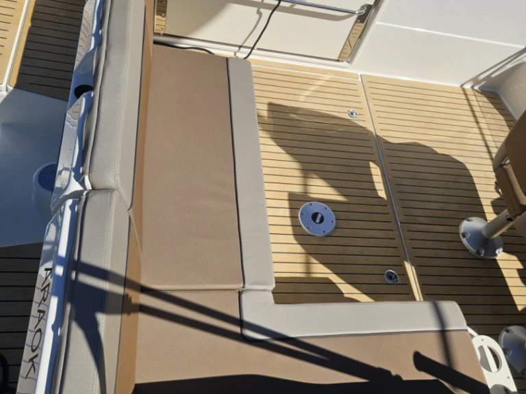 Bareboat Rental Motorboat Quicksilver with a boat licence