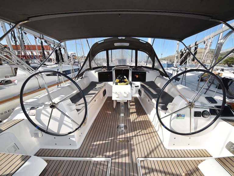 Yacht charter Pula cheap Dufour 382 Grand Large