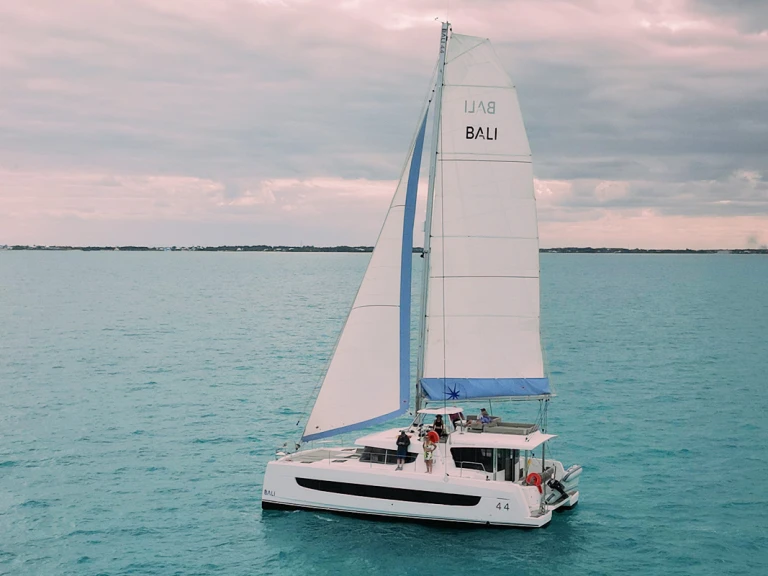Catamaran for rent Nassau at the best price