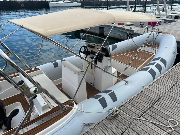 Yacht charter Tivat cheap Stingray Predator 640