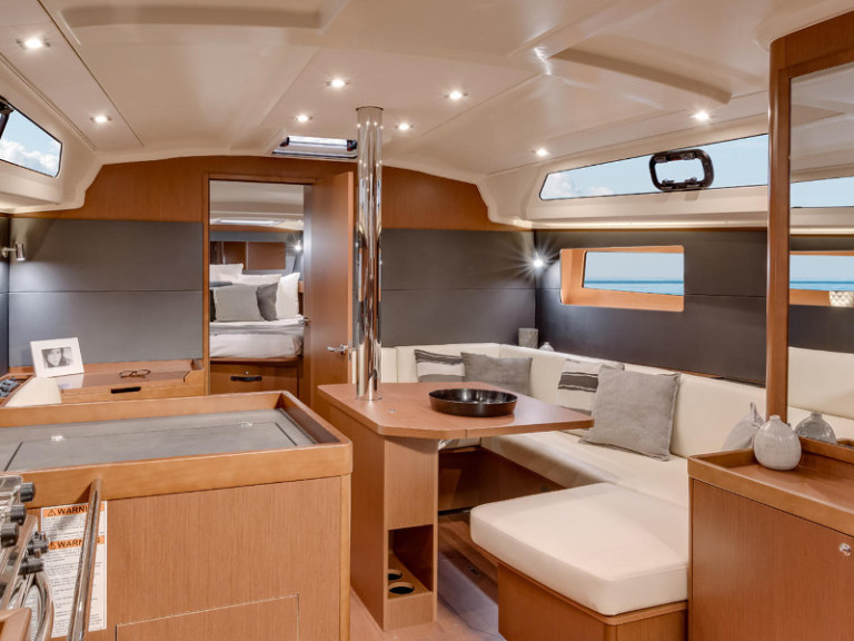 Boat rental Bénéteau Oceanis 41.1 in Alimos on Samboat
