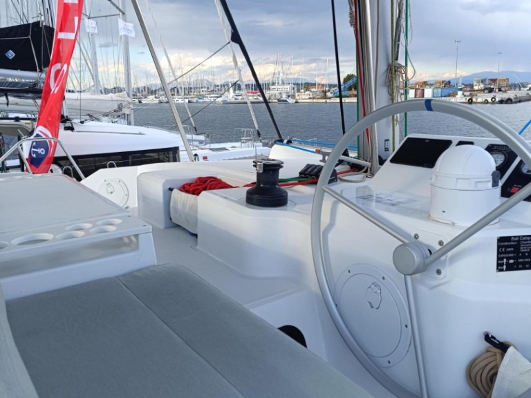 Yacht charter Nydri cheap Bali Catspace Voile