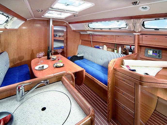 Boat rental Bavaria Bavaria 39 Cruiser in Tribunj on Samboat