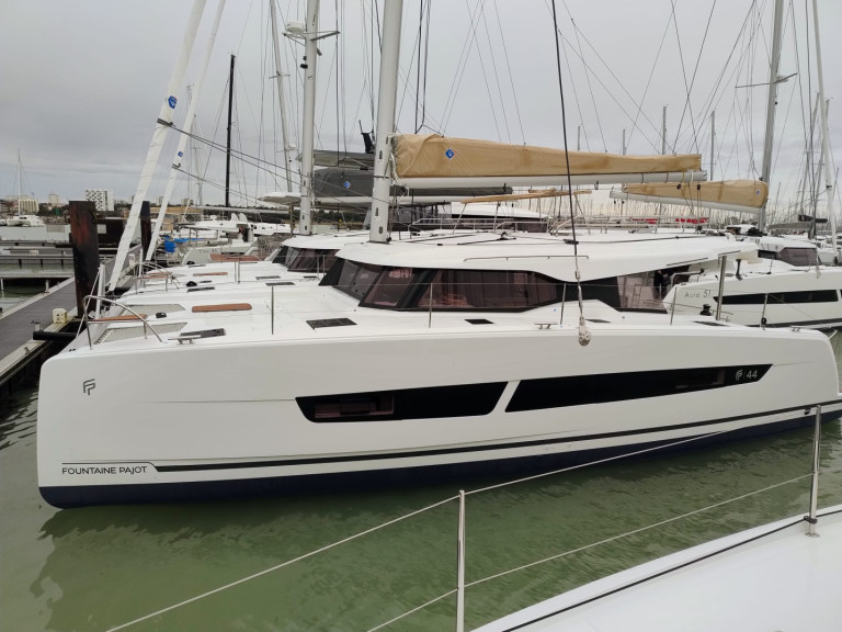 Catamaran for rent Préveza at the best price