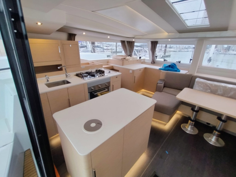 Fountaine Pajot Fountaine Pajot FP 44 Quatuor - 4 + 2 cab. charter bareboat or captained in  Préveza