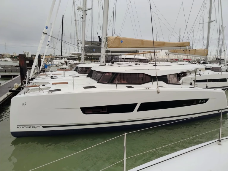 Rent a Fountaine Pajot Fountaine Pajot FP 44 Quatuor - 4 + 2 cab. Trogir