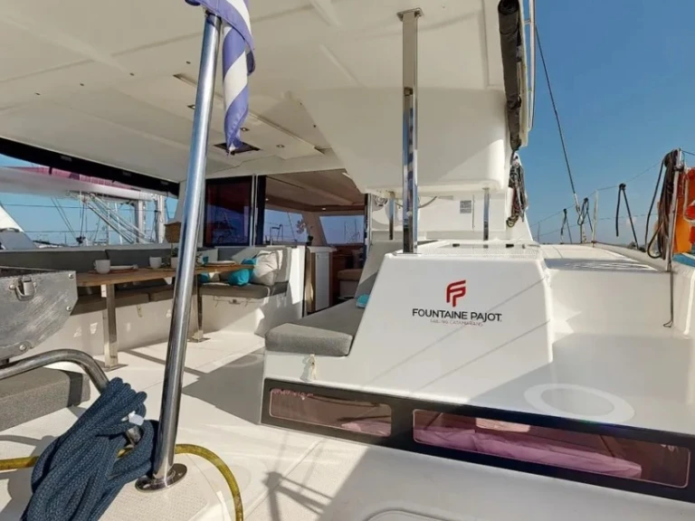 Boat rental Fountaine Pajot Isla 40 in Paros (Island) on Samboat