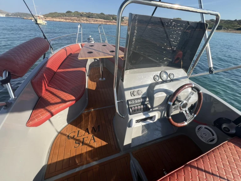 Motorboat rental with or without captain ISATEK TEKNE Athens Marina