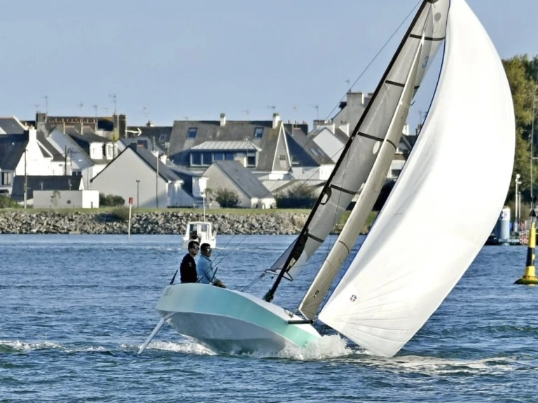 Yacht charter Lorient cheap DG 5.5
