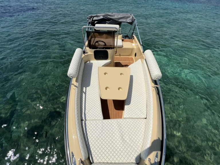 Motorboat rental with or without captain ISATEK TEKNE Glyfada