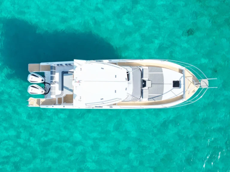 Motorboat rental with or without captain Saver Marina di Portisco