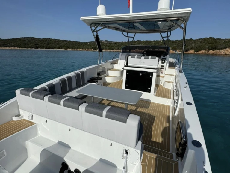 Motorboat for rent Marina di Portisco at the best price