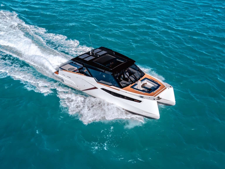 Boat rental DRACAN  DRACAN 42  in Venice on Samboat