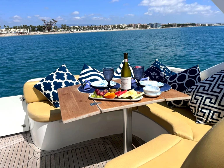 Bareboat Rental Motorboat Sessa Marine with a boat licence