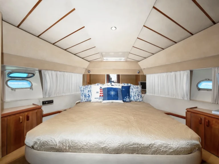 Ferretti Ferretti 480 in Mykonos (City) on SamBoat