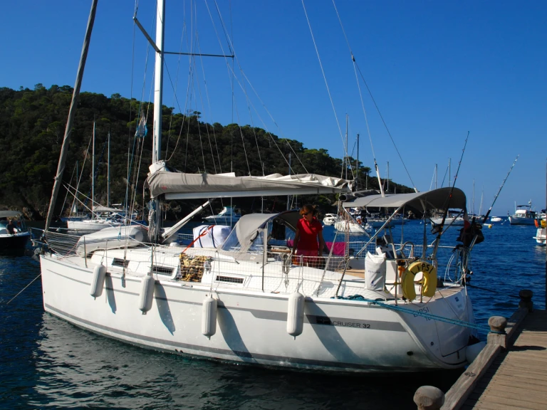 Sailboat for rent Bormes-les-Mimosas at the best price