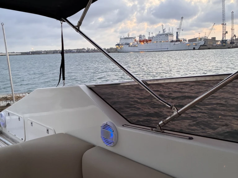 Bareboat Rental Motorboat Gari Plast with a boat licence