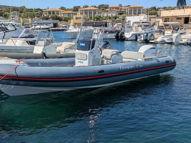 Bareboat Rental RIB Capelli with a boat licence