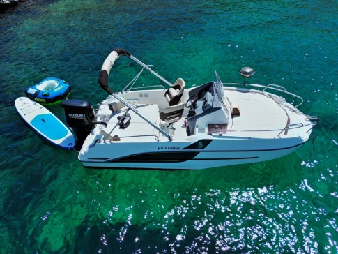 Boat rental Bénéteau Flyer 5.5 SUNdeck in Marseille on Samboat