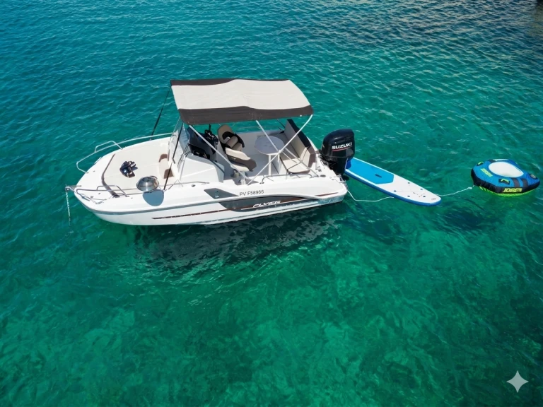 Bareboat Rental Motorboat Bénéteau with a boat licence