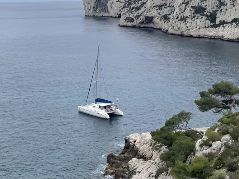 Catamaran for rent Port-Saint-Louis-du-Rhône at the best price