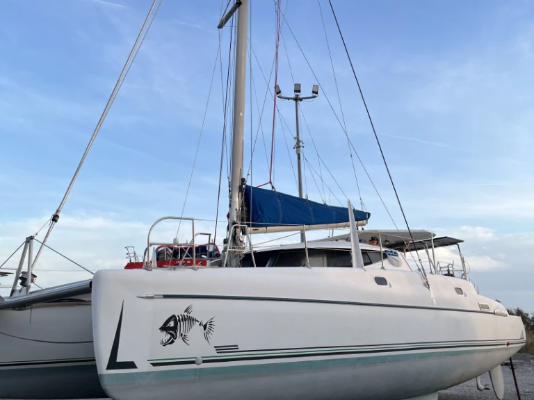 Fountaine Pajot Athena 38 in Port-Saint-Louis-du-Rhône on SamBoat
