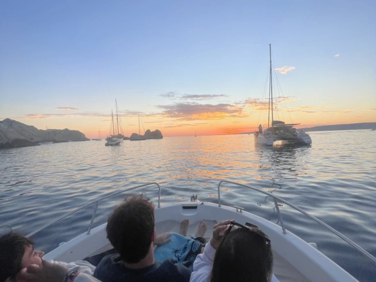 Rent a Pacific Craft Pacific Craft 650 WA France
