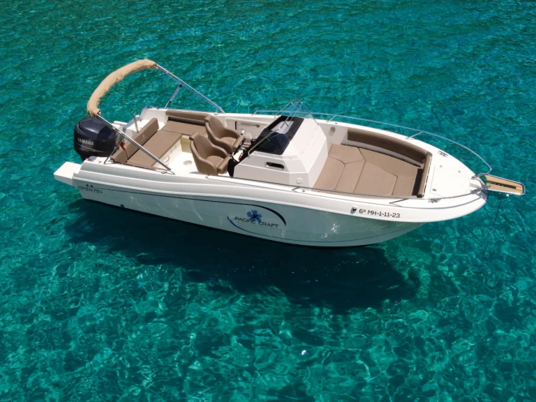 Bareboat Rental Motorboat Pacific Craft with a boat licence