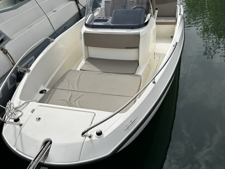 Motorboat rental with or without captain Quicksilver Marseille