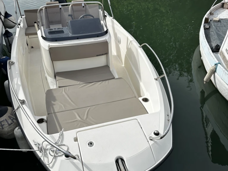 Bareboat Rental Motorboat Quicksilver with a boat licence