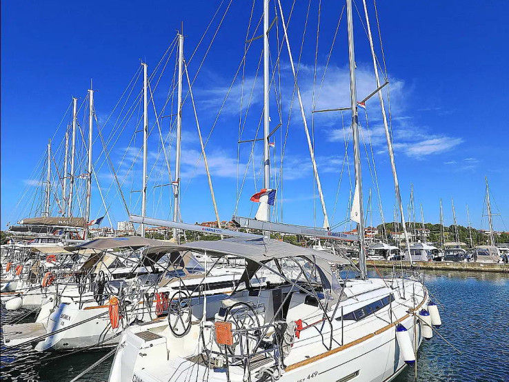 Bareboat Rental Sailboat Jeanneau with a boat licence