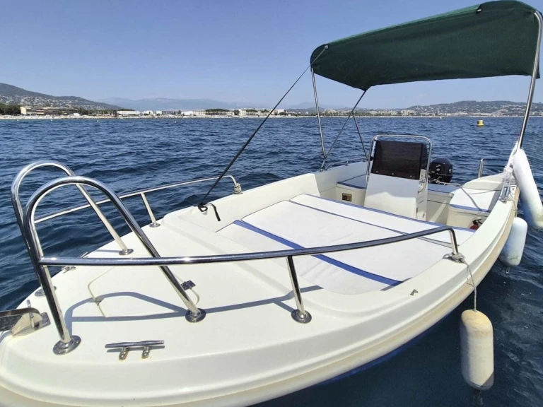 Bareboat Rental Motorboat SAFTER Marine with a boat licence