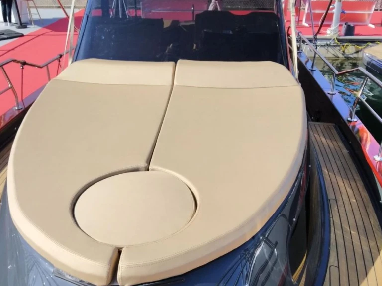 Motorboat rental with or without captain Gozzo Marina de Palamós