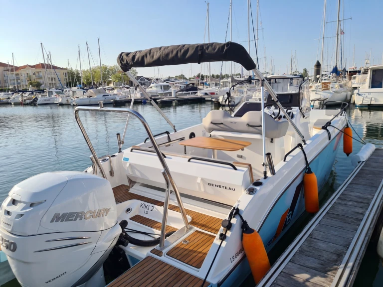 Motorboat rental with or without captain Bénéteau Les Sables-d'Olonne