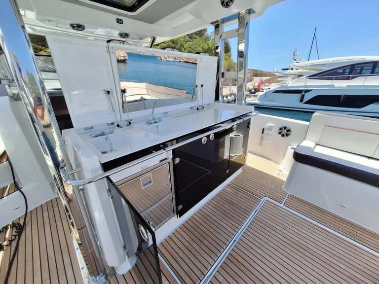 Jeanneau CAP CAMARAT 12,5WA in Palamós on SamBoat
