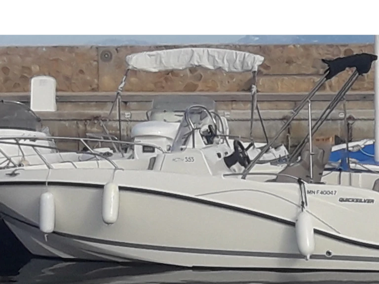 Motorboat rental in Six-Fours-les-Plages - Quicksilver Quicksilver 555 Activ Open