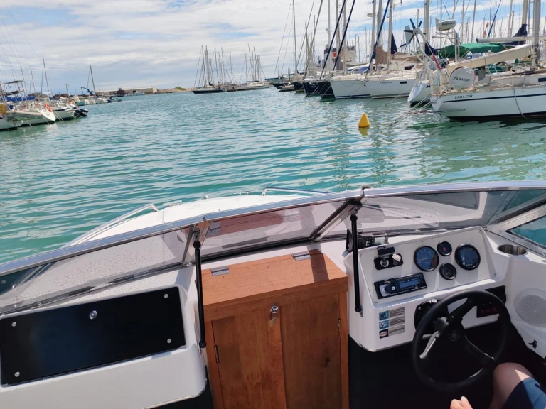 Motorboat for rent Vilanova i la Geltrú at the best price