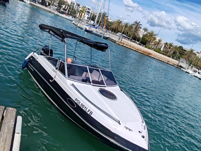 Four Winns Freedom 195 charter bareboat or captained in  Vilanova i la Geltrú