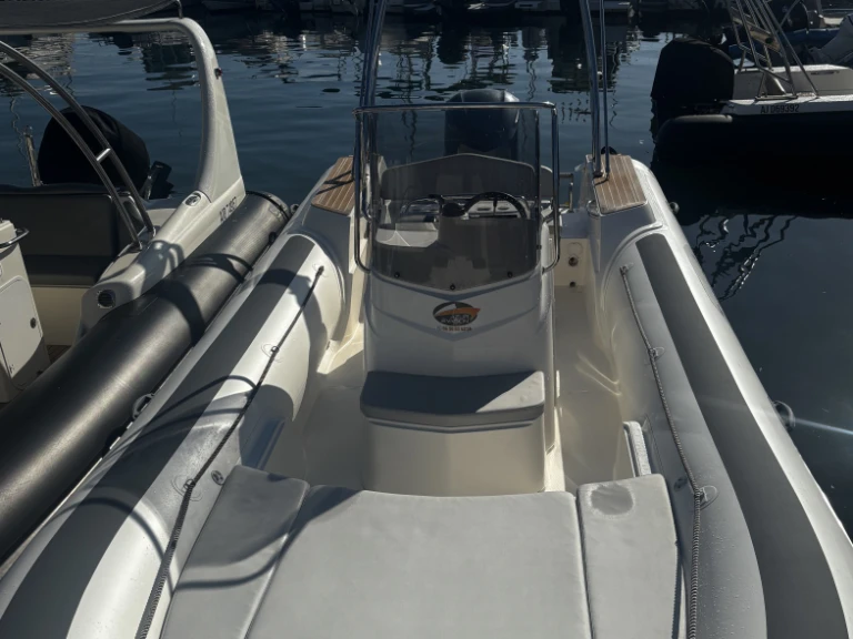 Bareboat Rental RIB Capelli with a boat licence