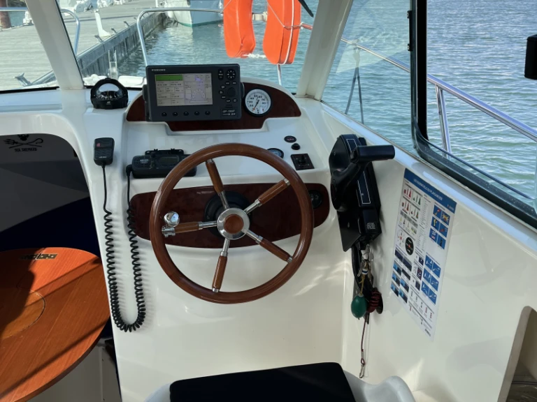 Motorboat rental with or without captain Jeanneau Saint-Gilles-Croix-de-Vie