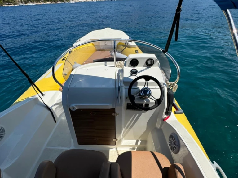 Yacht charter Hvar cheap Solemar S 580
