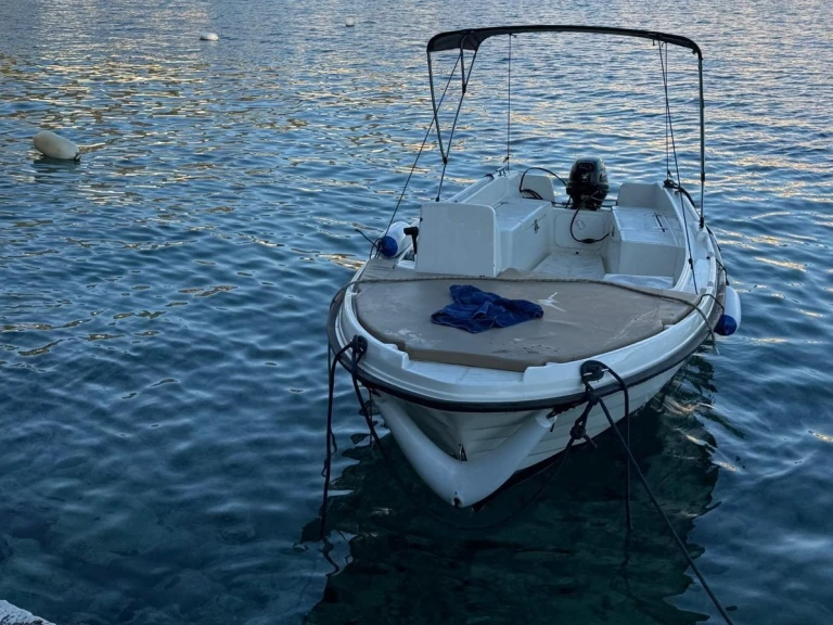 Boat rental Betina 500 in Hvar on Samboat