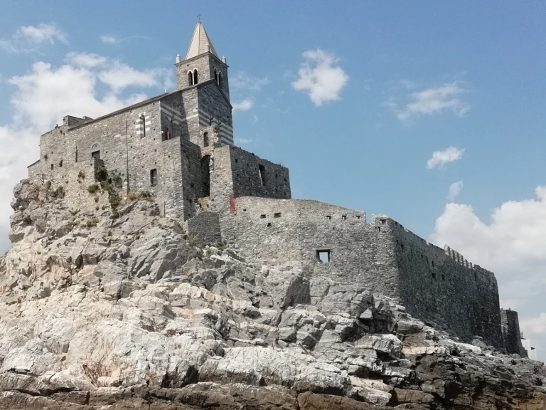 Sailboat for rent Lerici at the best price