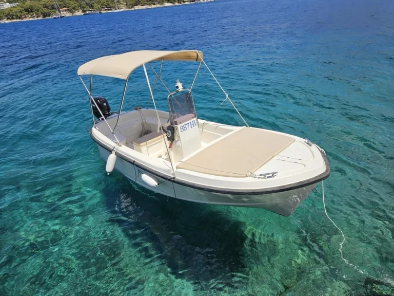 Betina 500 in Hvar on SamBoat