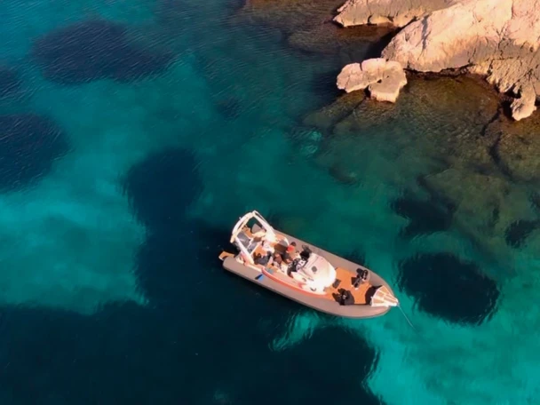 Motorboat rental with or without captain Blu and blu italy Marseille