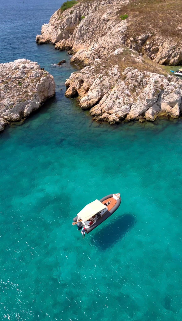Bareboat Rental Motorboat Blu and blu italy with a boat licence
