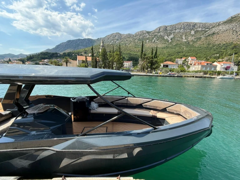 Motorboat rental in Hvar - Alesta Raptor